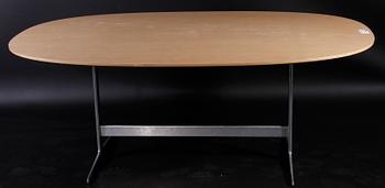 BORD. Design Bruno Mathson och Piet Hein för Fritz Hansen.