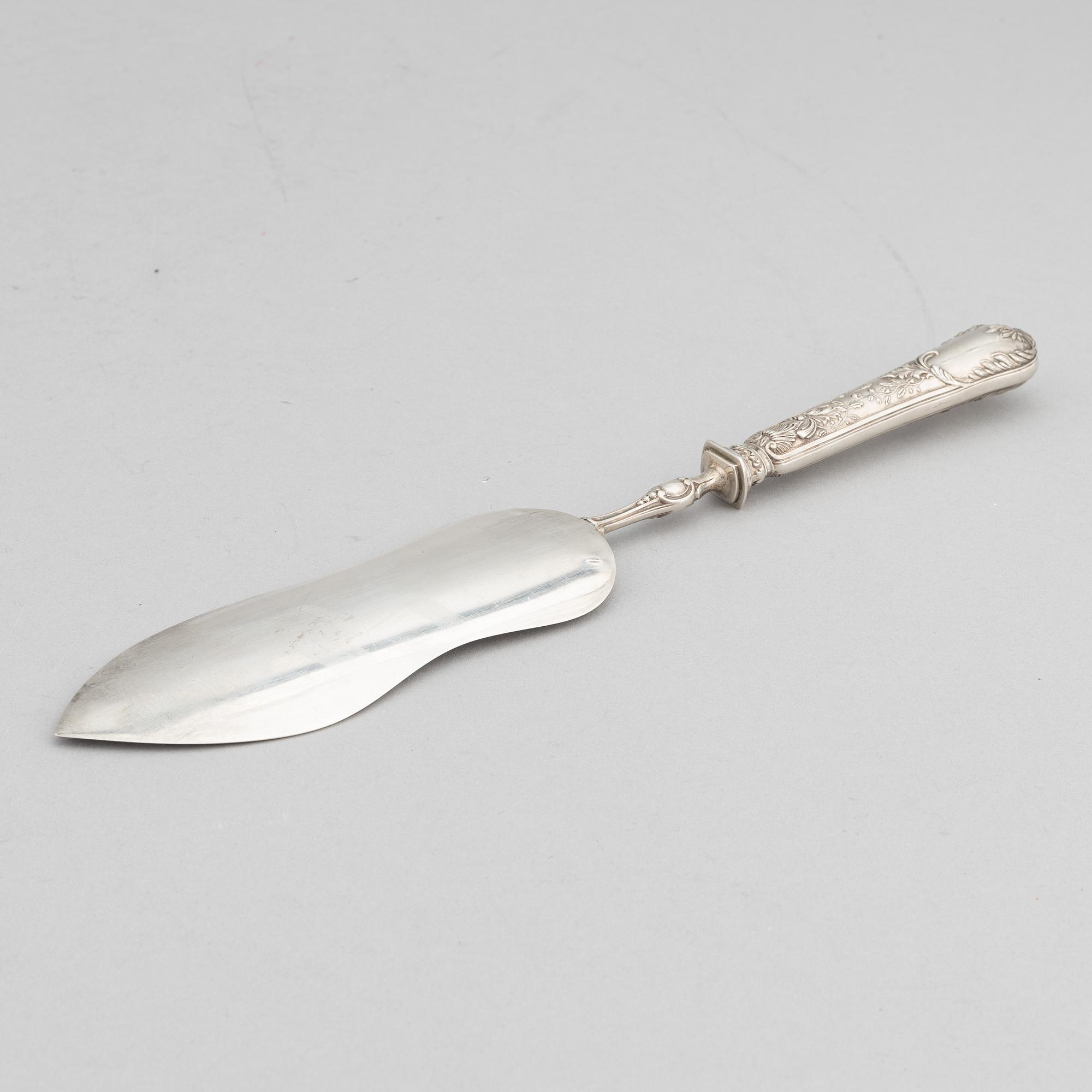A French silver cake server, mark of Armand Fresnais, Paris (1877-1927).