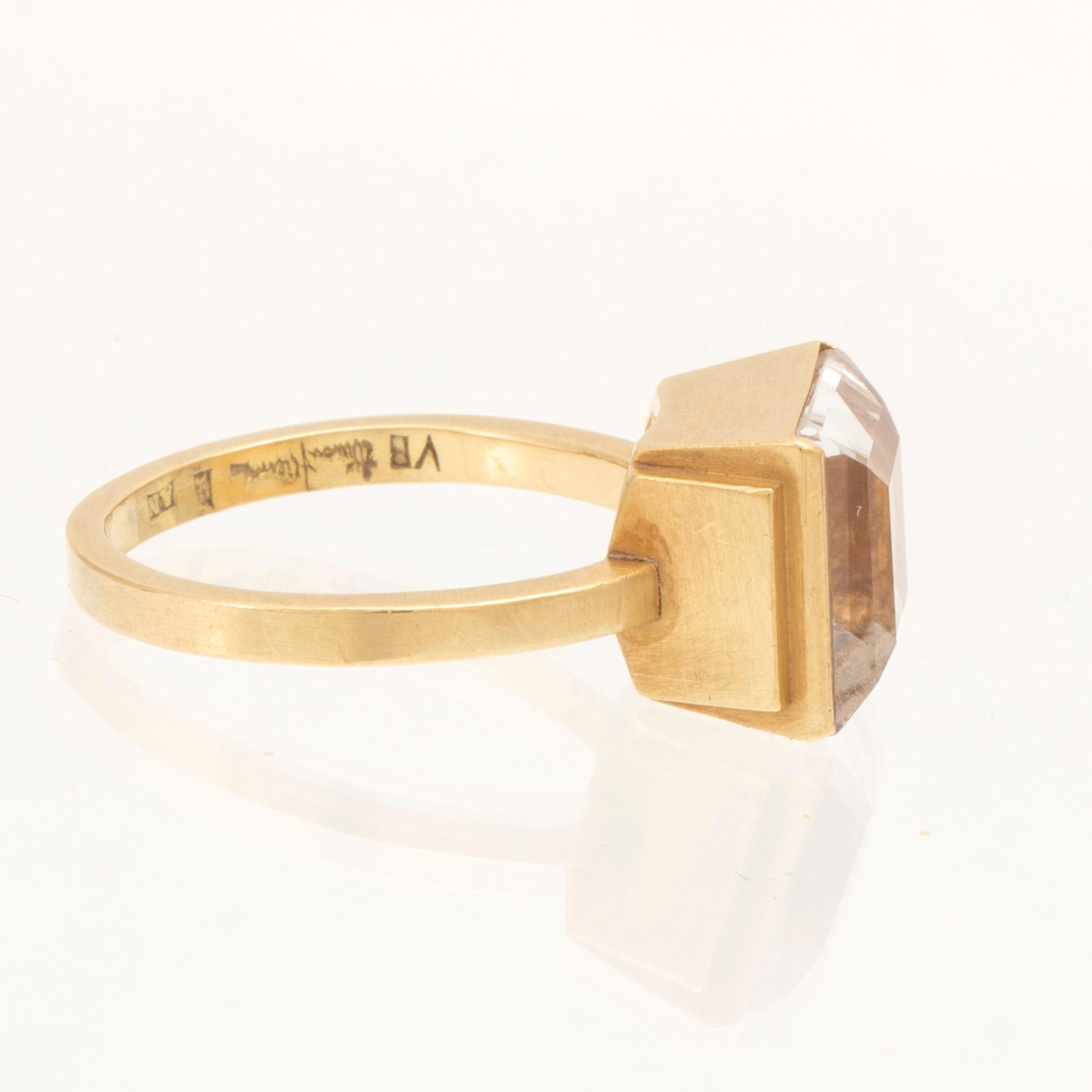 Wiwen Nilsson, ring 18K guld samt trappslipad topas 1944.