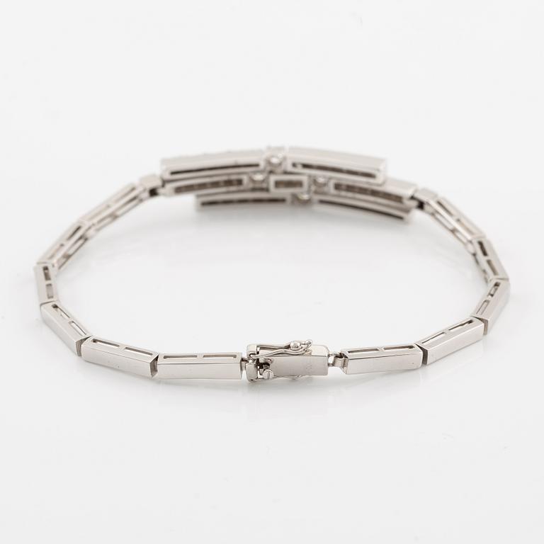 Armband, 18K vitguld med briljantslipade diamanter.