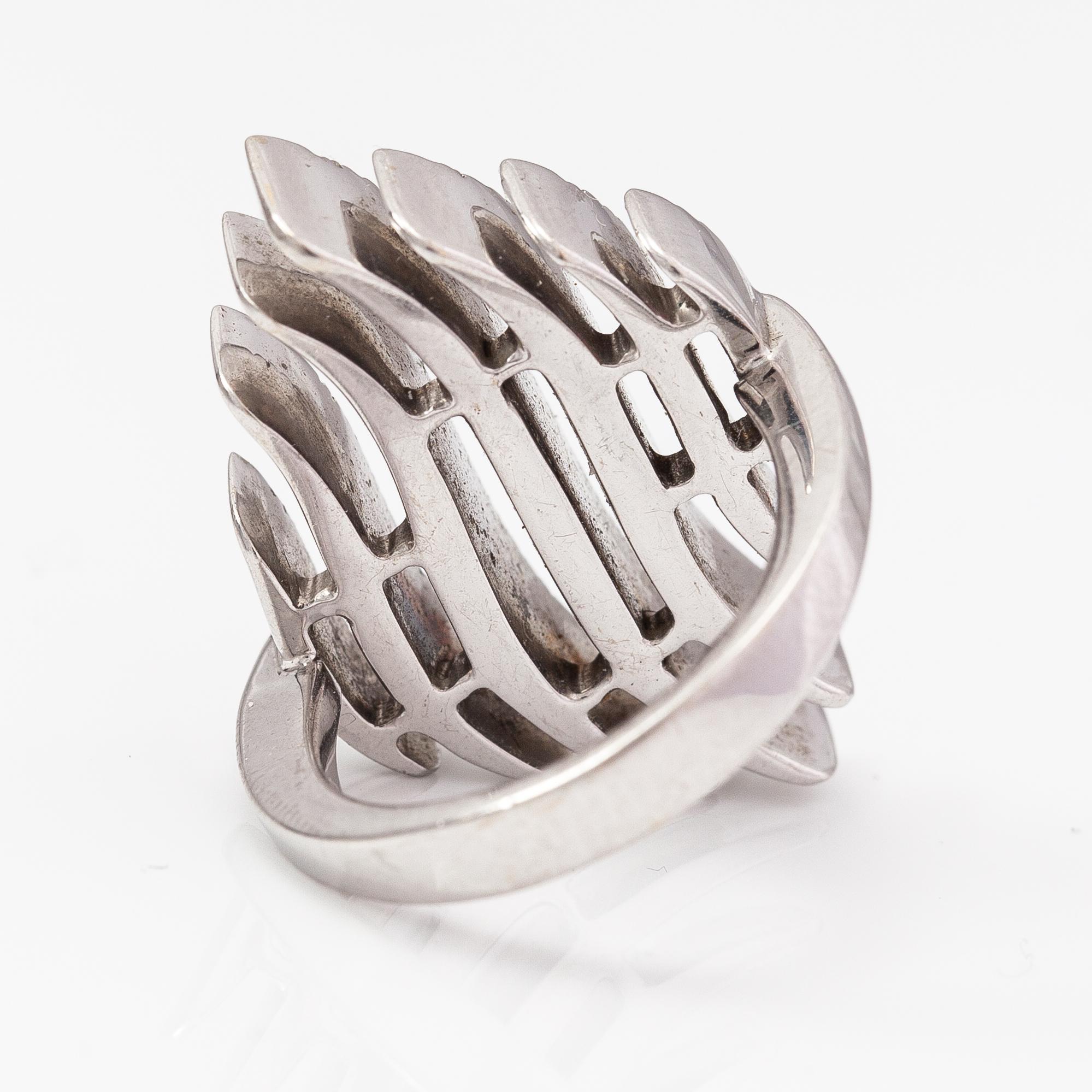 Ring, 18K vitguld, diamanter ca 0.60 ct tot. Italien.