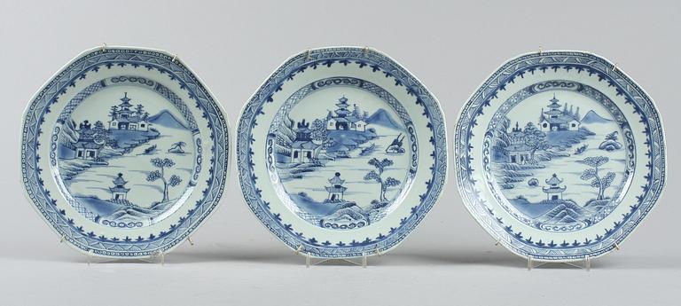 TALLRIKAR, 3+4 st, porslin, Kina, Qianlong, 1700-tal.