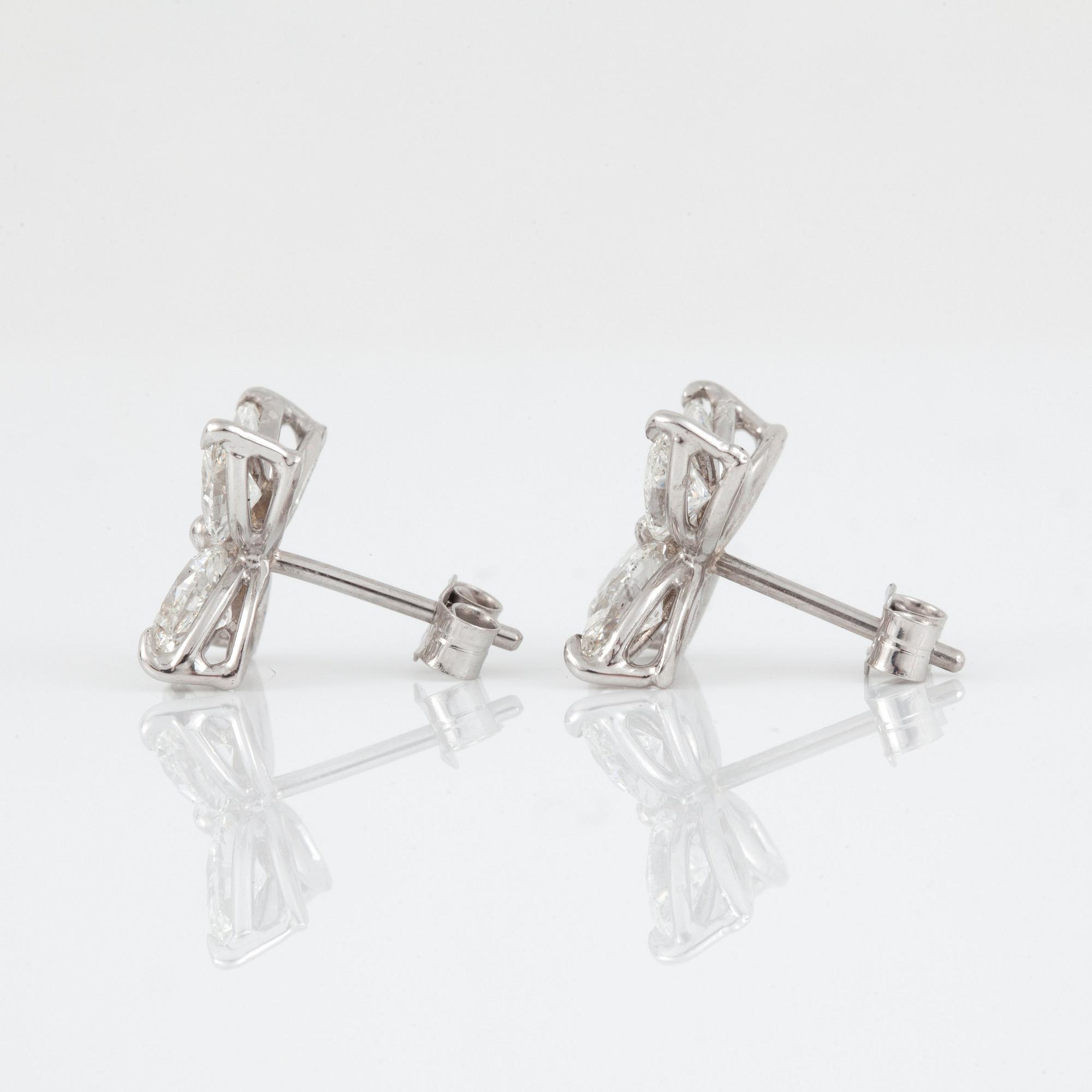 ÖRHÄNGEN med navettslipade diamanter totalt ca 2.40 ct, Kvalitet ca G/VS.