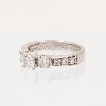 An 18K white gold ring set with round brilliant cut diamonds.