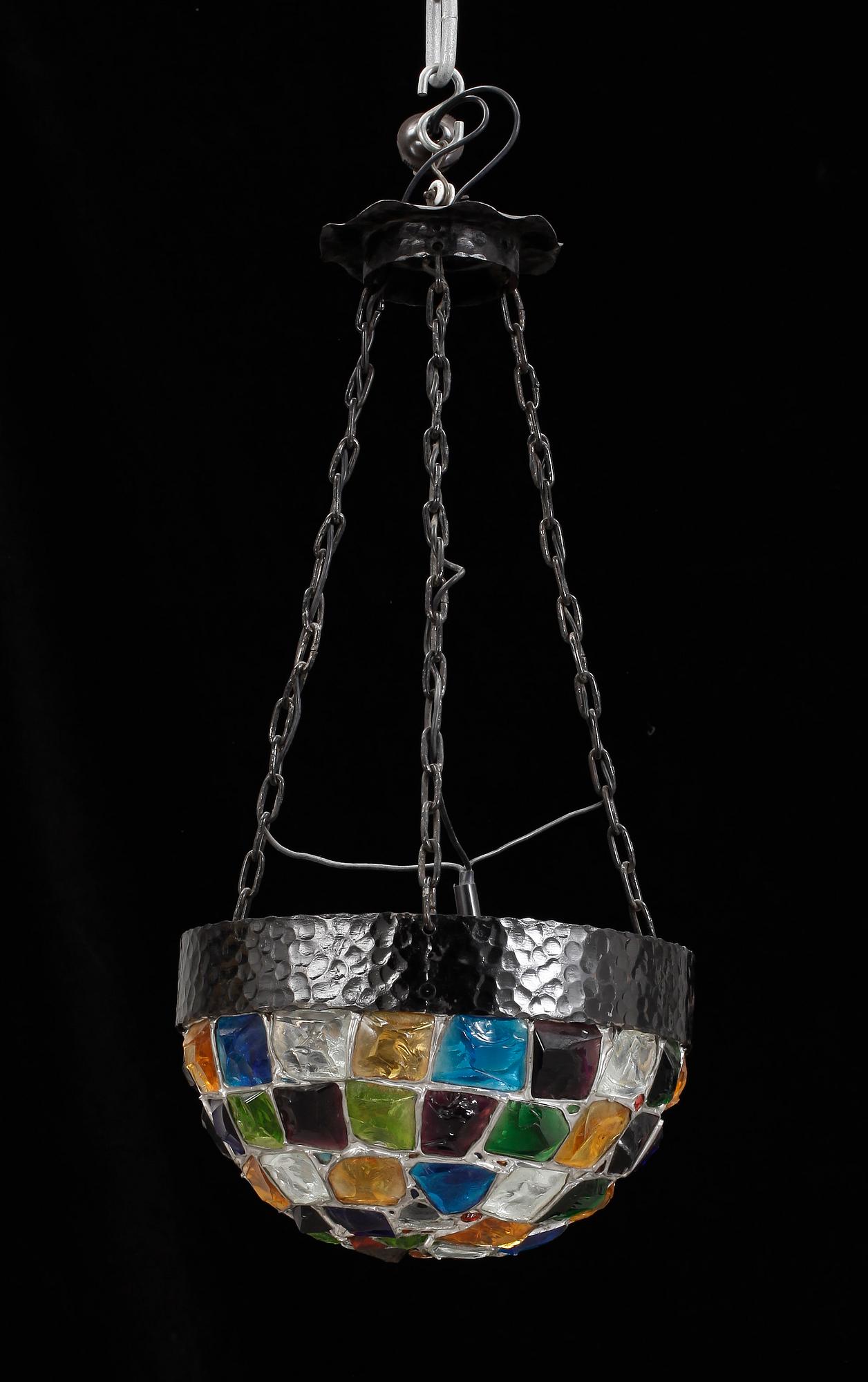 TAKAMPEL, smidesjärn och glas, sent 1800-tal. Höjd ca 50 cm.