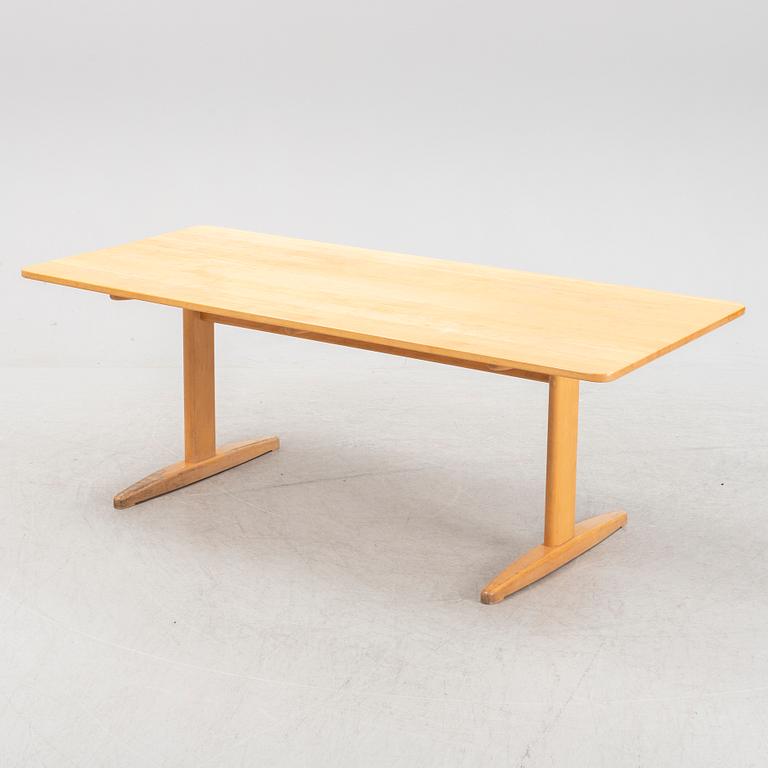 Børge Mogensen, a beech wood shaker model dining table, C.M Madsens Fabriker, Haarby, Denmark.