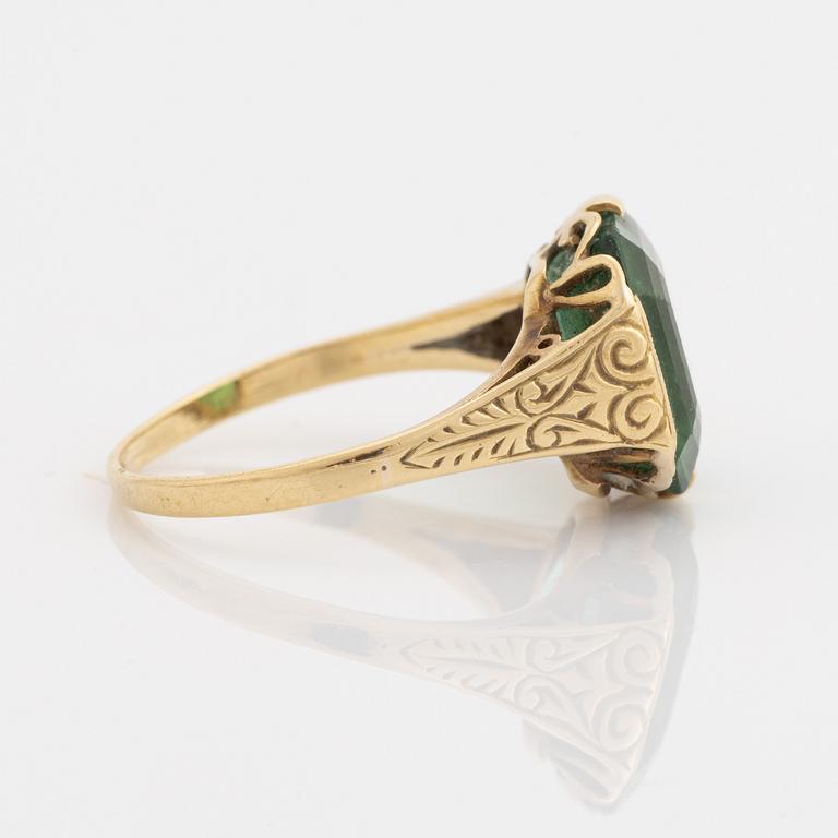 Ring, guld och grön turmalin.