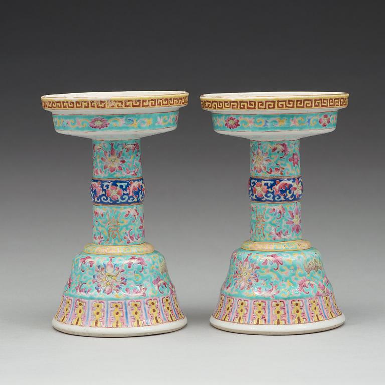 A pair of famille rose altar-pieces, Qing dynasty (1644-1912).