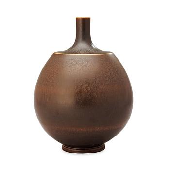 275. A Berndt Friberg stoneware urn, Gustavsbergs Studio 1965.