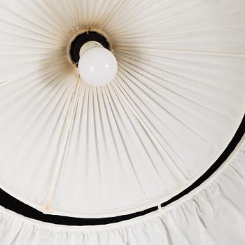 JOSEF FRANK, taklampa, modell 2560, Firma Svenskt Tenn, 1900-talets andra hälft. Höjd ca 30 cm.