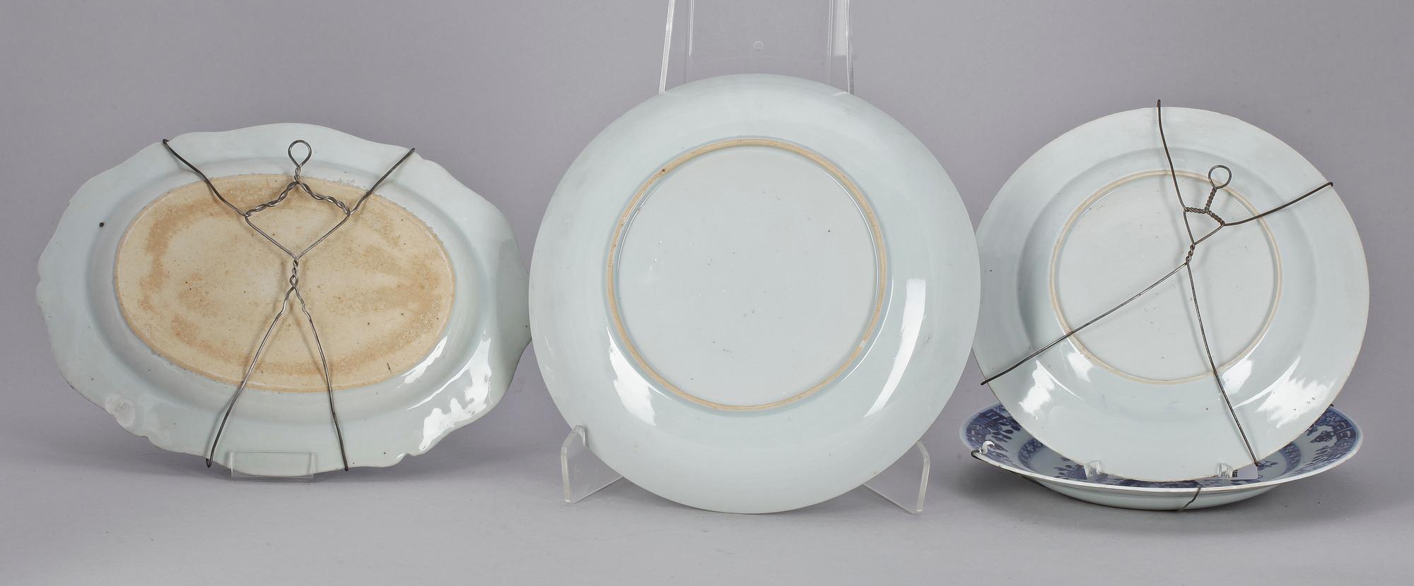 STEKFAT, SKÅLFAT samt TALLRIKAR, ett par, porslin, Kina, Qianlong 1700-tal.