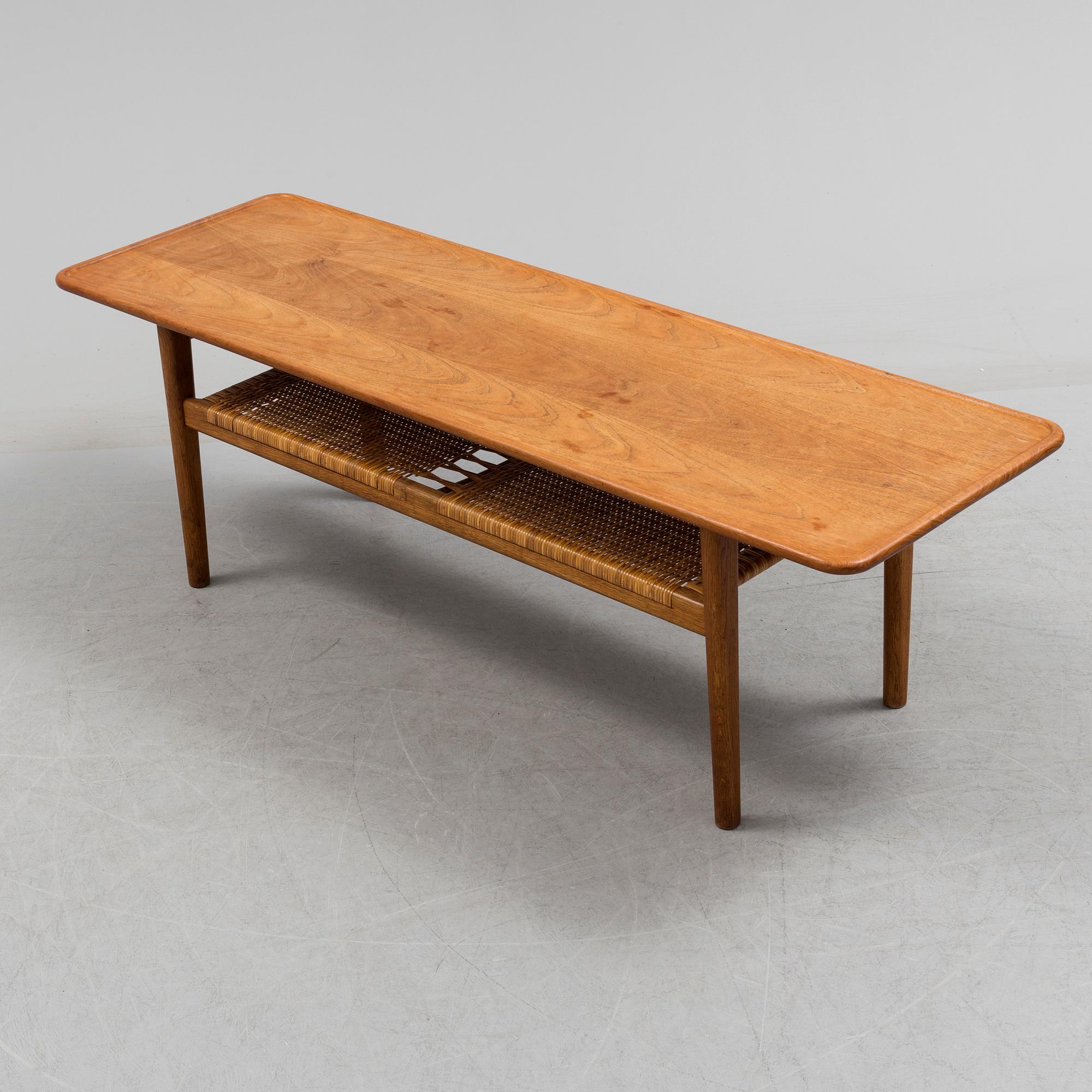 A 1950s/1960s coffie table by Hans Wegner.