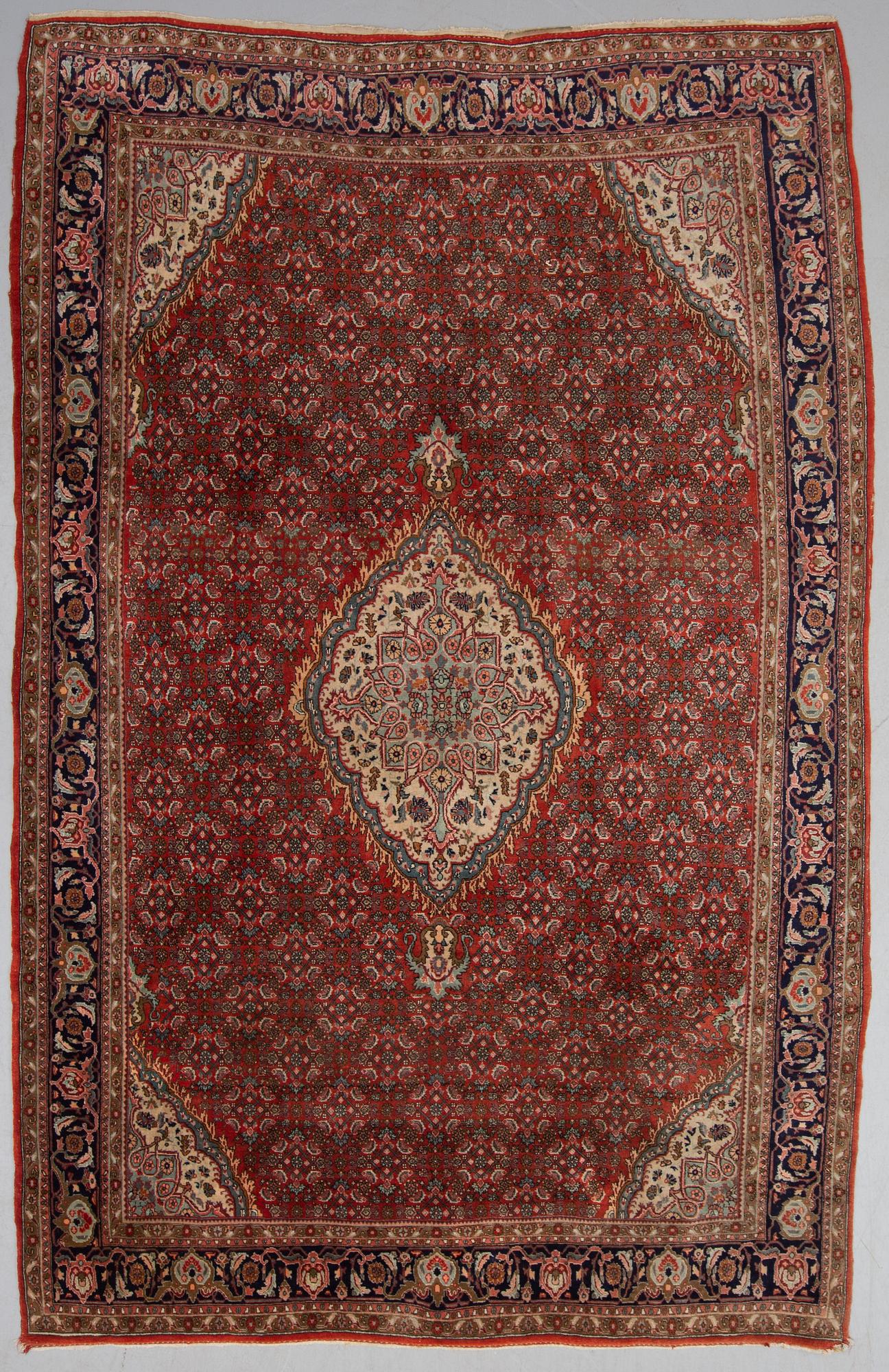 MATTA, semiantik, Bidjar, ca 343 x 224 cm.
