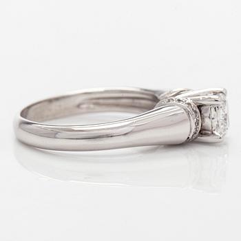 Ring, 14K vitguld med kuddslipad modifierad diamant.