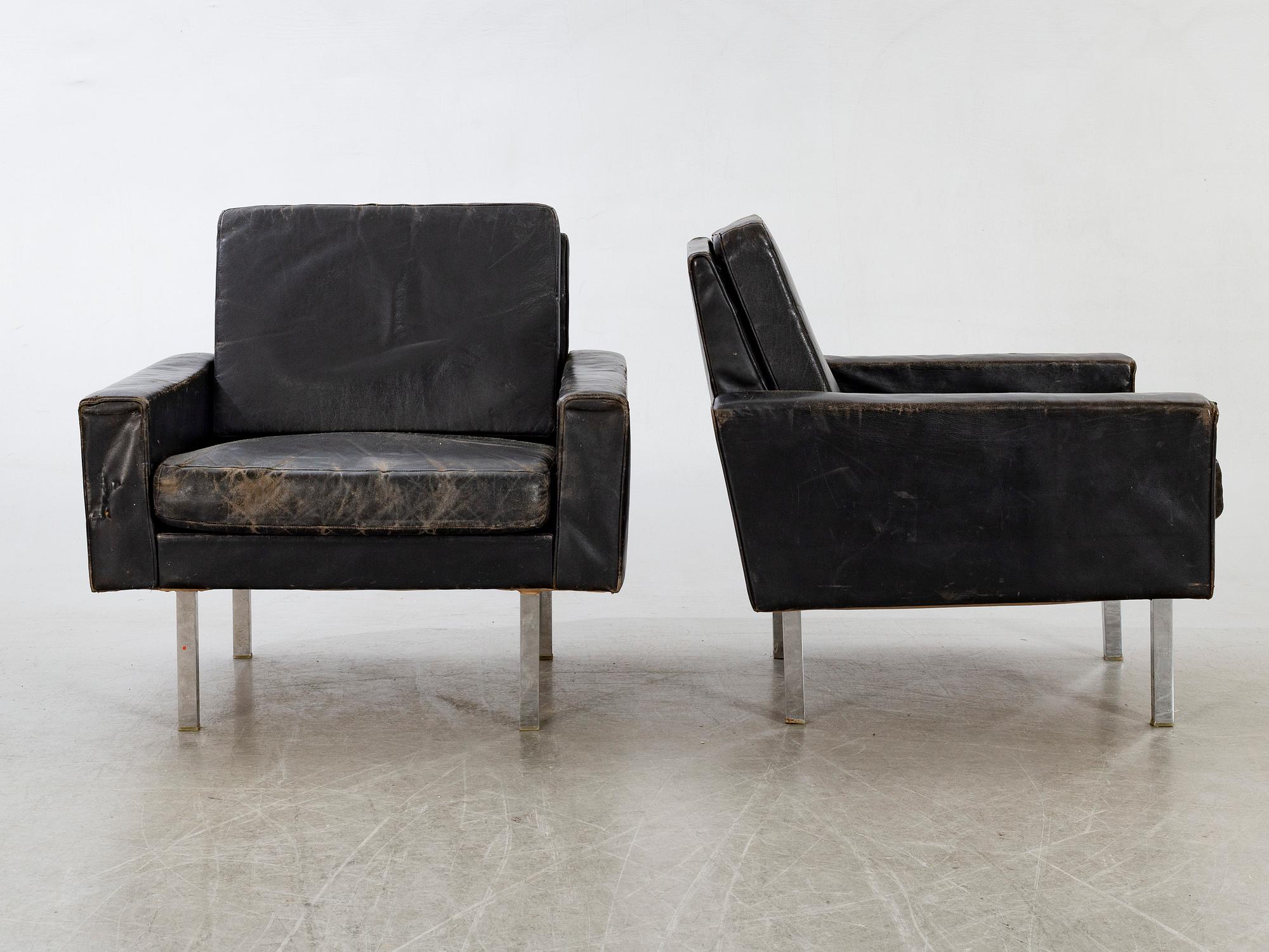 A pair of 1960:s easy chairs.