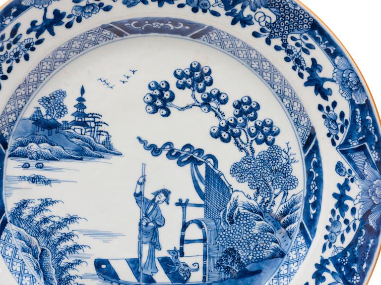 A pair of blue and white Chinese Export dishes, Qing dynasty, Qianlong (1736-95).