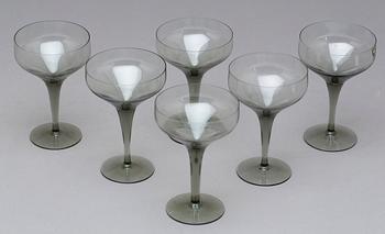CHAMPAGNEKUPOR, glas, 6 st. "Grå Rhapsody", Sven Palmqvist, Orrefors, 1950-tal.