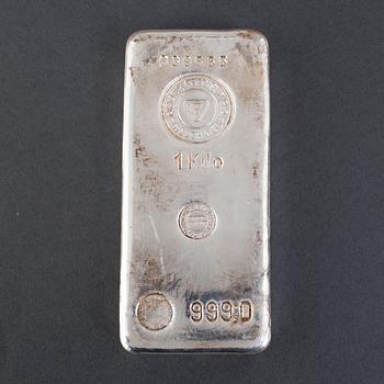 A fine silver 999,5 ingot from Switzerland. Weight ca 1 kg.