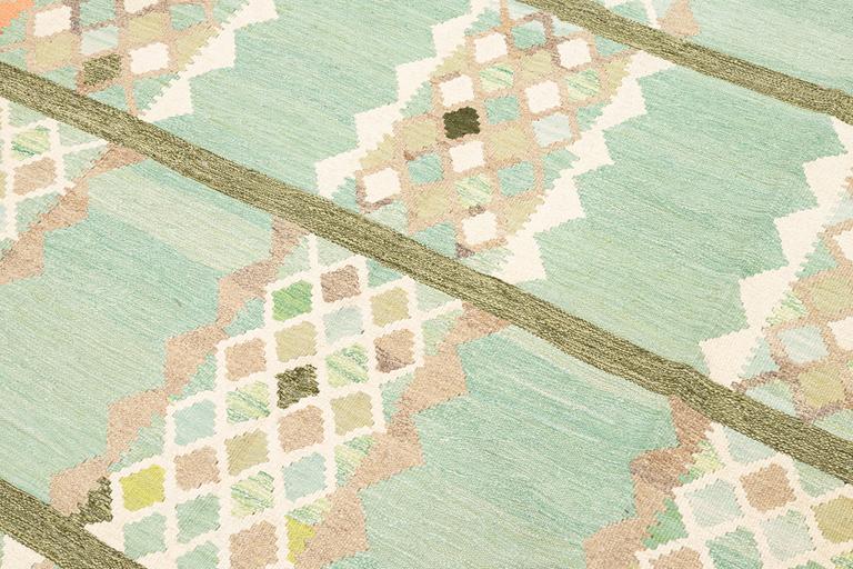 A Kelim carpet, c. 268 x 202 cm.