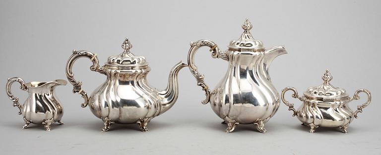 KAFFE- samt TESERVISDELAR, 4 st, silver, rokokostil, svenska importstämplar. 1900-tal. Totalvikt 1816 g.