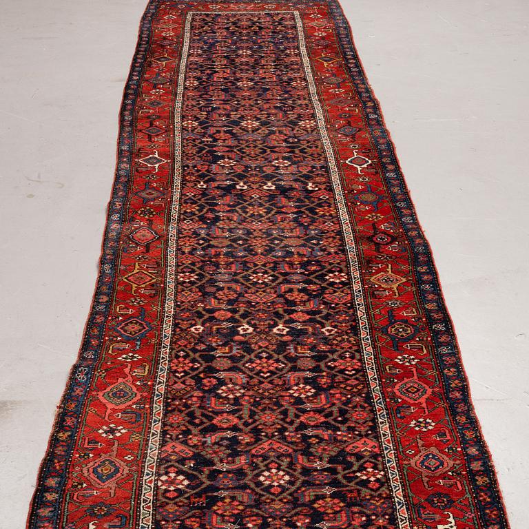 A runner, semi-antique Bidjar, ca 515 x 107 cm.