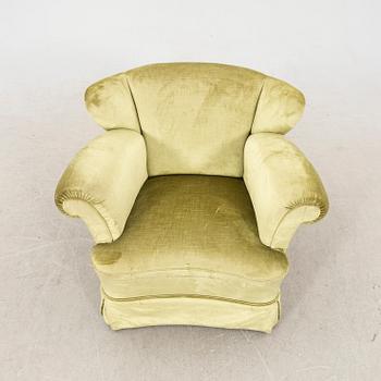 A 1940/50s armchair.