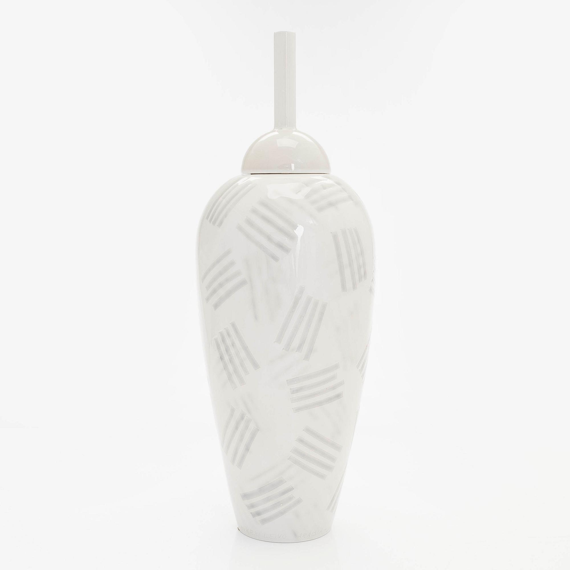 Inkeri Leivo, urna med lock "Primadonna", keramik, signerad Inkeri Leivo Arabia -94.