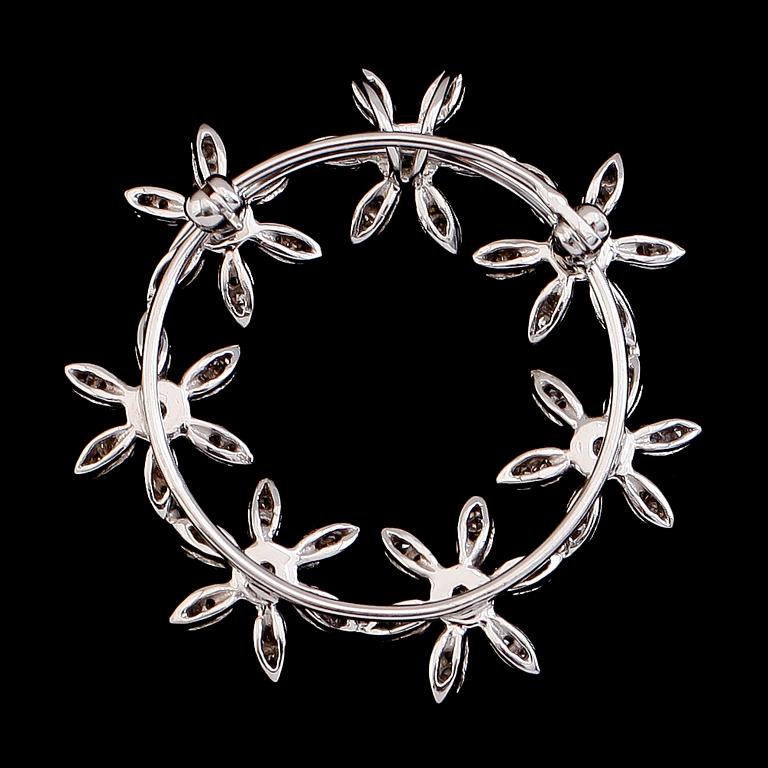 HÄNGE/BROSCH, 14 k vitguld, briljantslipade diamanter. Vikt ca 7,4 g.