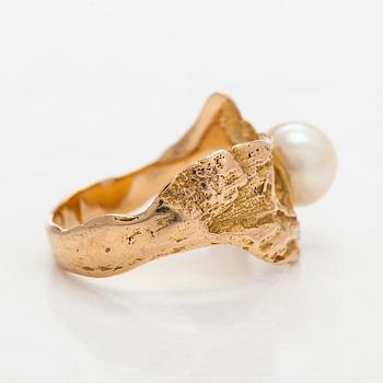 Björn Weckström, a 14K gold ring with a cultured pearl for Lapponia 1971.