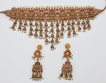 An Indian demi parure comprising a necklace and a pair of earrings.