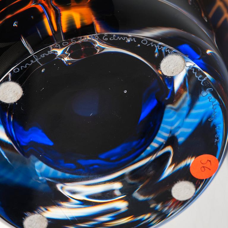 Edvin Öhrström, an 'ariel' glass vase, Orrefors, Sweden 1982.
