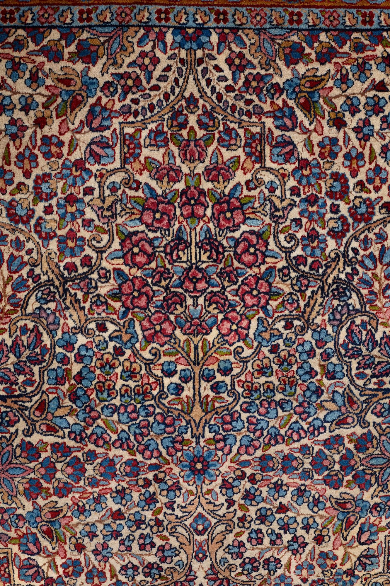 MATTA, semiantik, Kirman, ca 362,5 x 265 cm.