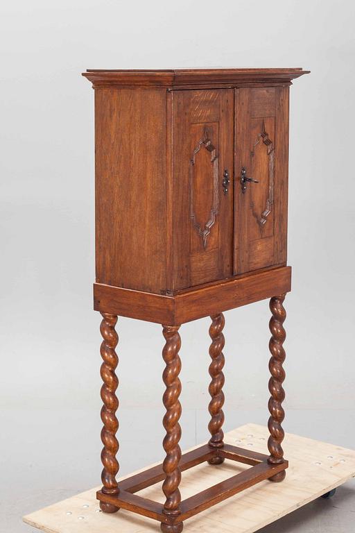 KABINETTSKÅP, barockstil, 1800-tal.