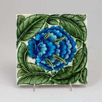 WILLIAM DE MORGAN, a Victorian ceramic tile from Sand's End Pottery, late 19th Century.