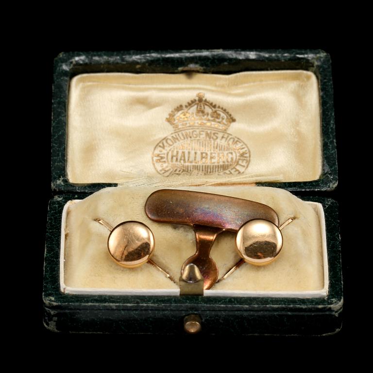 KRAGKNAPPAR, ett par, 18k guld, importstämplade, 1900-talets första hälft. Vikt 2 g.