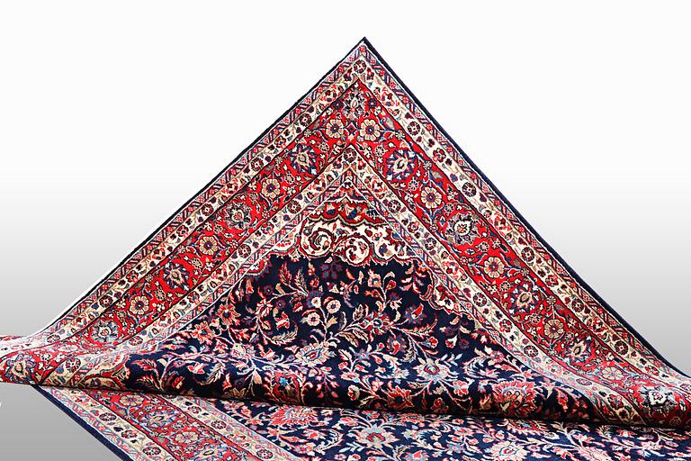Matta, Sarouk, ca 308 x 245 cm.