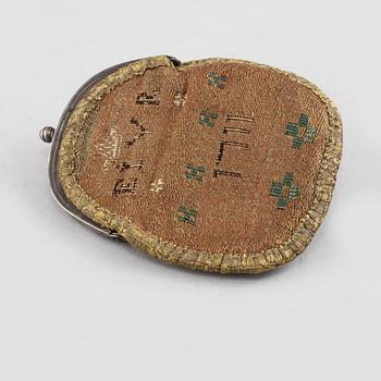 PORTMONNÄ, tyg och vitmetall, 1700-tal.