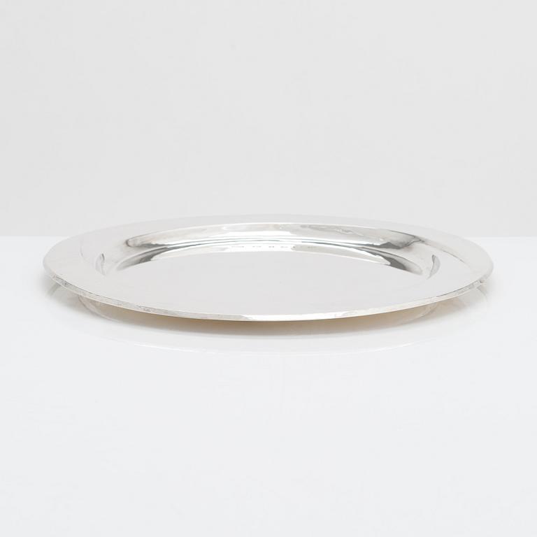 Pekka Piekäinen, bricka, sterlingsilver, för J.A. Tarkiainen, London 1996.