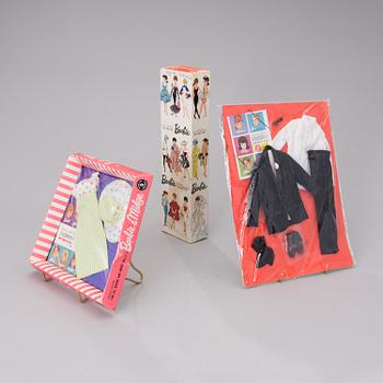 Barbie doll 'Midge' and two sets of clothes, one for Barbie and one for Ken. Mattel, 1960-tal.