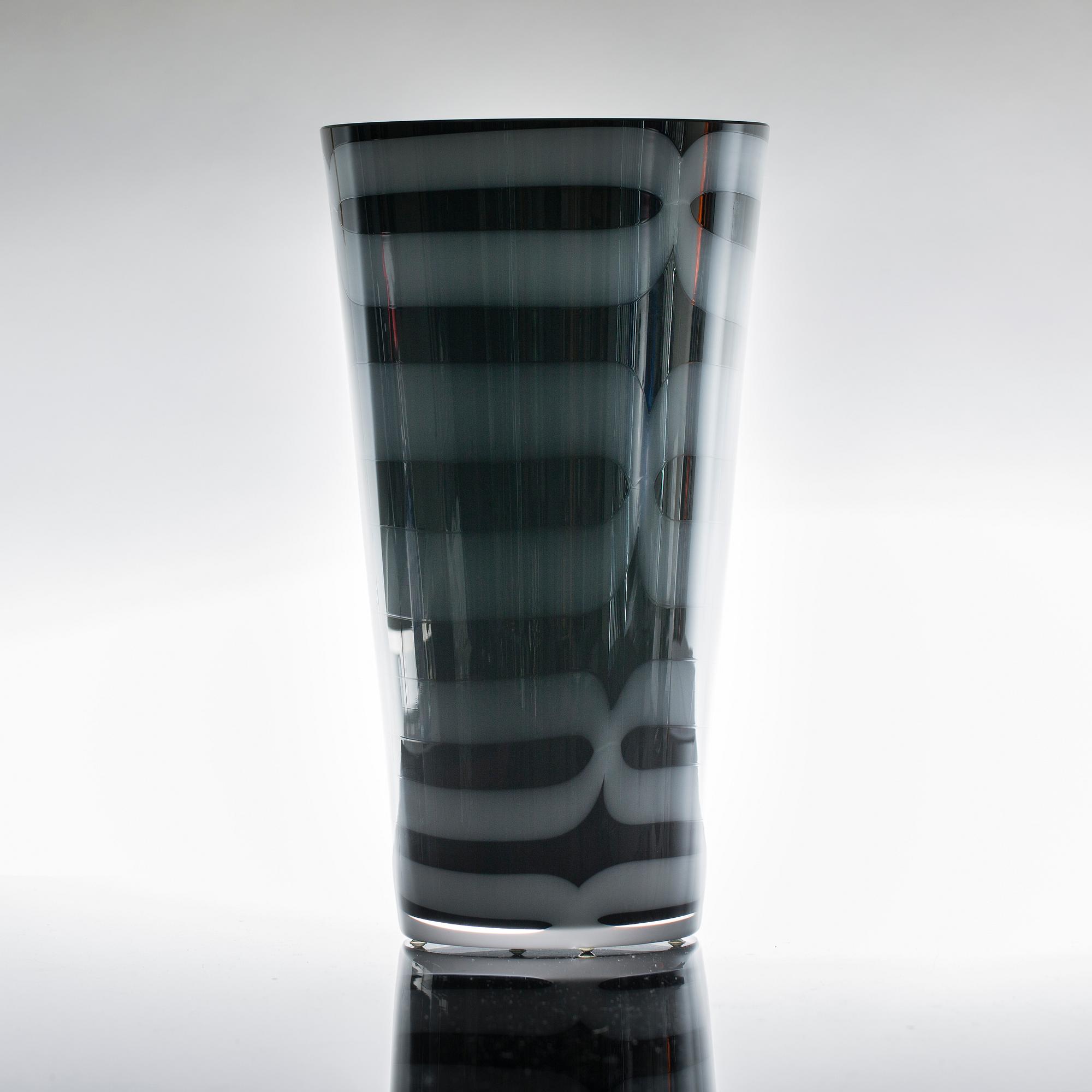 INGEGERD RÅMAN, vas, glas, signerad Orrefors Limited 2003 9032-88 Ingegerd Råman 7-70.