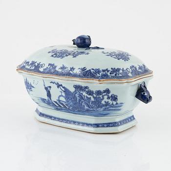 A 29-piece blue and white Chinese dinner service, Qianlong (1736-95).