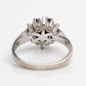 18K white gold and diamond ring, Ceson Guldvaru Ab, Gothenburg, 1975.