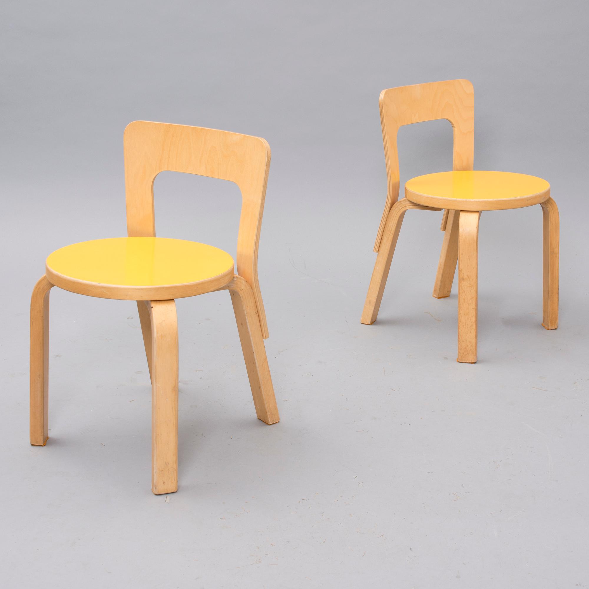 BARNSTOLAR, 2 st, modell 65, Alvar Aalto. Artek 1970-tal.