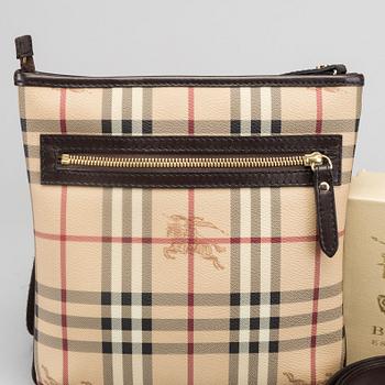 BURBERRY, väska samt skärp.