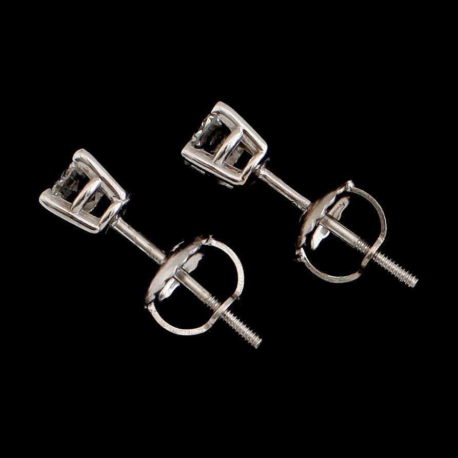 ÖRHÄNGEN, 1 par, 14 k vitguld. Briljantslipade diamanter tot ca 0.33 ct.