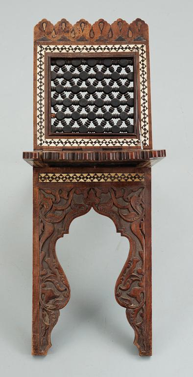 KORANSTÄLL, trä, orientaliskt. Trol 1800-tal.