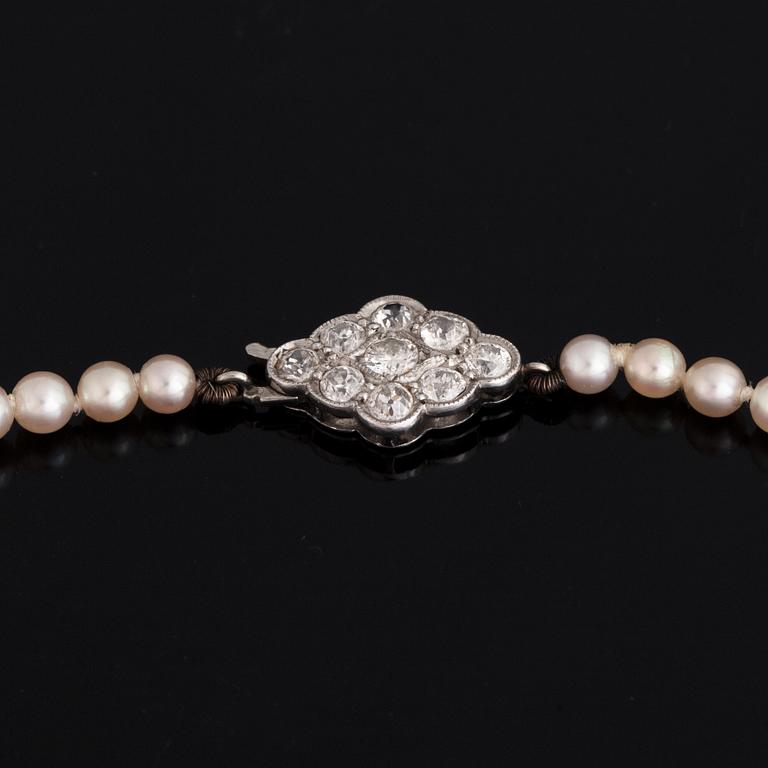 Pearl necklace, clasp platinum and old cut diamond.