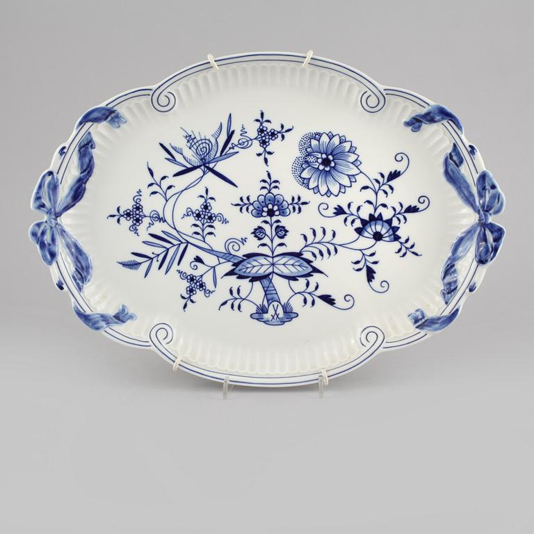 FAT, porslin, "Lökmönstret", Meissen, 1900-talets andra hälft.