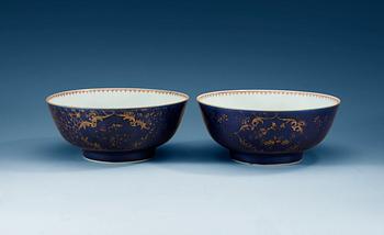 1435. BÅLSKÅLAR, ett par, kompaniporslin. Qing dynastin, Qianlong (1726-95).
