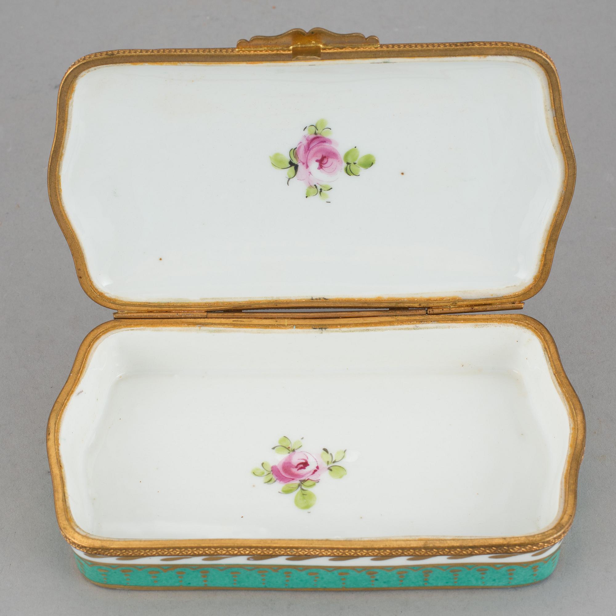 LOCKASKAR 5 stycken, porslin, Sèvres och Sèvres-liknande märke, 1900-tal.